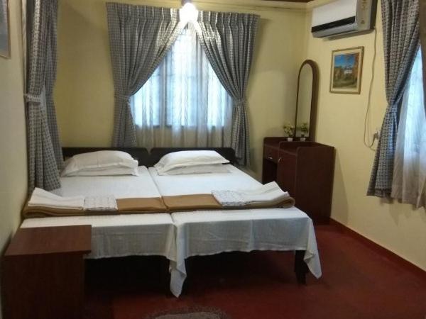 Eden Garden Farm Stay : photo 4 de la chambre chambre double - vue sur jardin