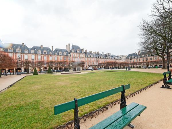 Pavillon Marais : photo 8 de la chambre chambre double avec salle de bains privative