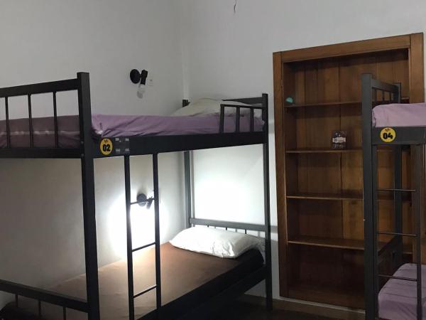 Rock! and Hostel BH : photo 3 de la chambre lit simple dans dortoir pour hommes