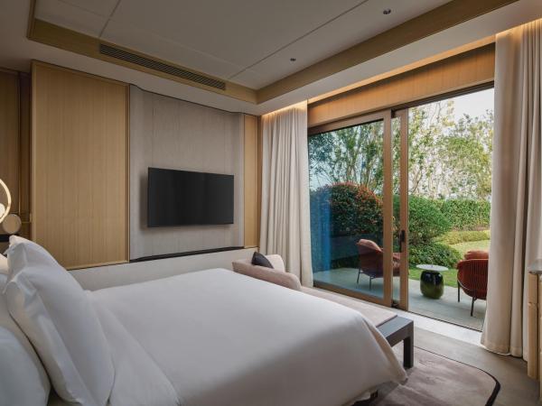 Four Seasons Hotel Suzhou : photo 3 de la chambre one bedroom garden villa king