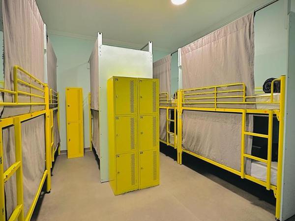 Breeze Lodge : photo 1 de la chambre lit dans dortoir mixte de 10 lits avec salle de bains privative