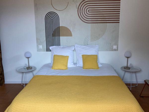 Casa Santa Giulia : photo 5 de la chambre chambre double - vue sur piscine