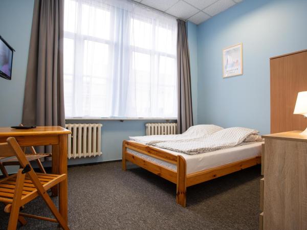 Moon Hostel Wrocław : photo 1 de la chambre chambre double avec salle de bains commune