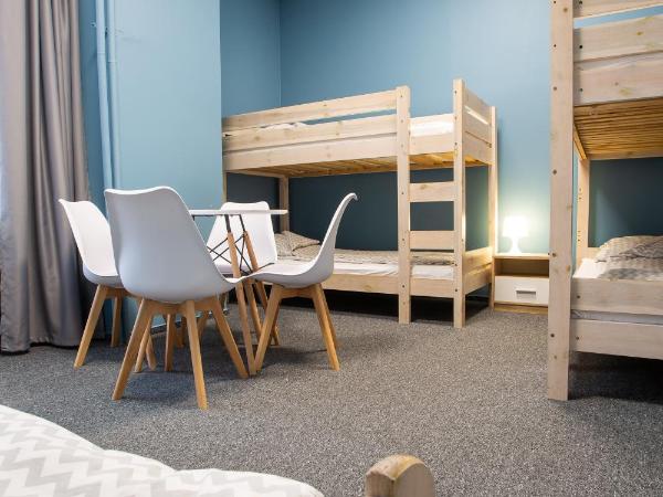 Moon Hostel Wrocław : photo 3 de la chambre chambre familiale avec salle de bains privative