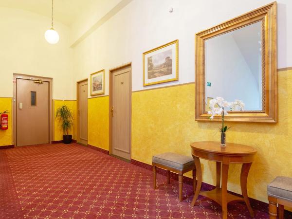 Romania : photo 6 de la chambre chambre simple standard avec vue sur la cour