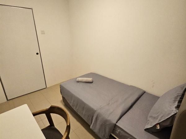 SS HOSTEL PENANG : photo 8 de la chambre chambre simple avec toilettes communes