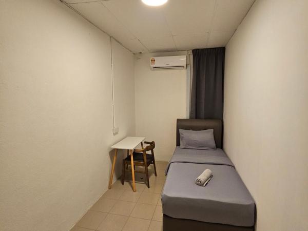 SS HOSTEL PENANG : photo 4 de la chambre chambre simple avec toilettes communes