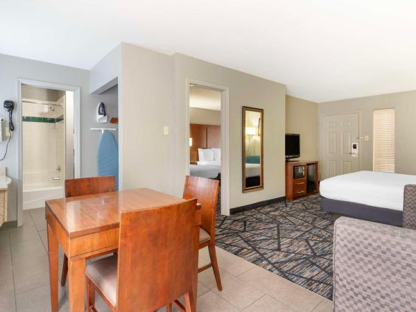 Best Western near Lackland AFB Sea World : photo 2 de la chambre one-bedroom family suite - non-smoking