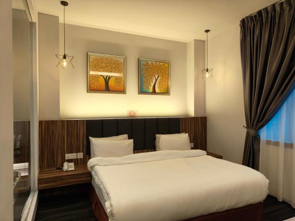 Asiatic Hotel : photo 3 de la chambre chambre lit king-size avec baignoire spa