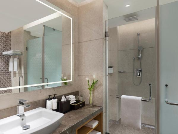 InterContinental Jaipur Tonk Road, an IHG Hotel : photo 10 de la chambre chambre lit king-size classique - vue sur piscine