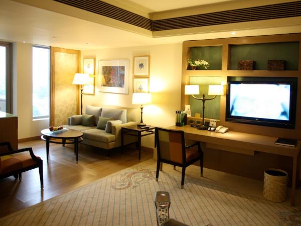 ITC Gardenia, a Luxury Collection Hotel, Bengaluru : photo 8 de la chambre itc one, club level, guest room, 1 king, pool view, balcony