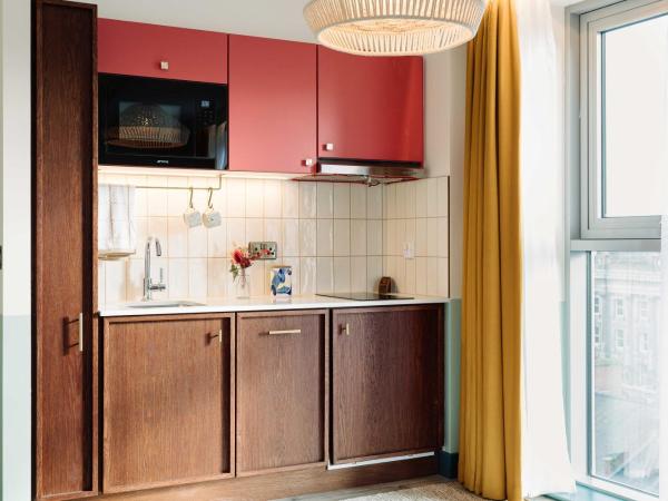 room2 Belfast Hometel : photo 10 de la chambre suite adaptée aux personnes à mobilité réduite