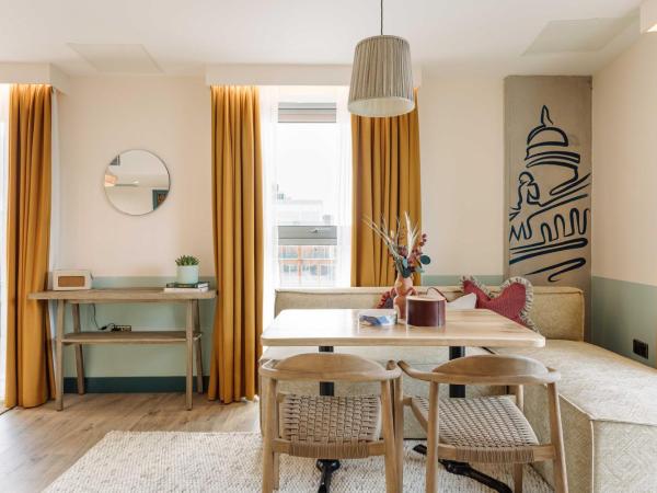 room2 Belfast Hometel : photo 7 de la chambre suite