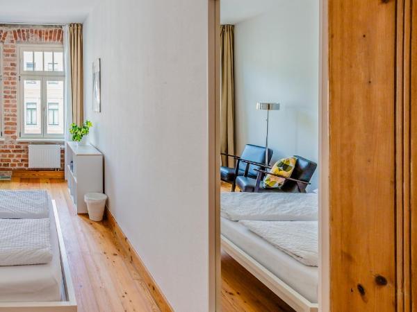 Hostel Multitude : photo 5 de la chambre chambre double standard avec salle de bains commune