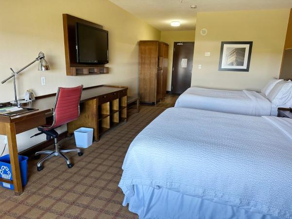 Four Points by Sheraton Edmonton Gateway : photo 1 de la chambre chambre 2 lits queen-size