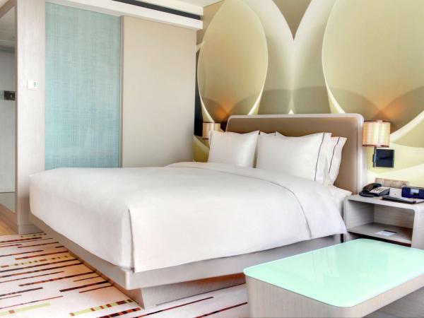 DoubleTree by Hilton Jakarta - Diponegoro : photo 1 de la chambre chambre lit king-size