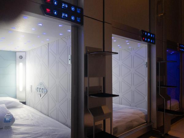 Izzzleep Aeropuerto Terminal 1 : photo 3 de la chambre chambre simple deluxe