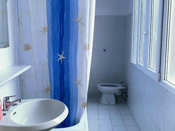 FiorDiLuna, nel cuore di Brescia : photo 1 de la chambre chambre double avec salle de bains commune