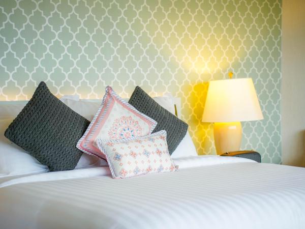 Grand China Bangkok : photo 4 de la chambre suite avec balcon - vue sur rivière