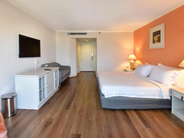 Grand China Bangkok : photo 6 de la chambre hébergement lit king-size deluxe avec balcon - vue sur rivière