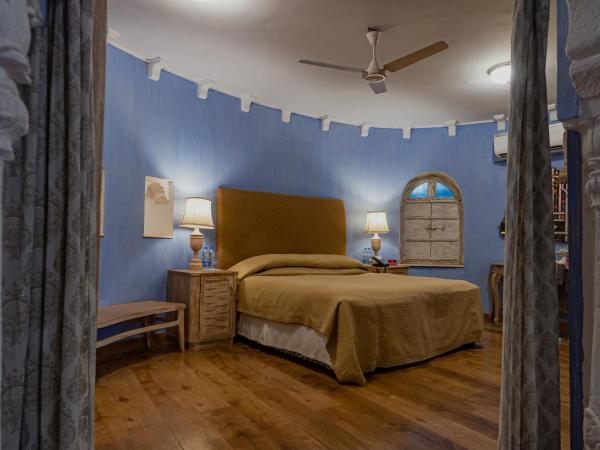 The Ajit Bhawan - A Palace Resort : photo 3 de la chambre ajit suite-enjoy buffer breakfast, wifi,welcome drink upon arrival ,early check in & late check out – subject to availability ,10% discount on f&b,fruit platter amenities, one way airport transfer