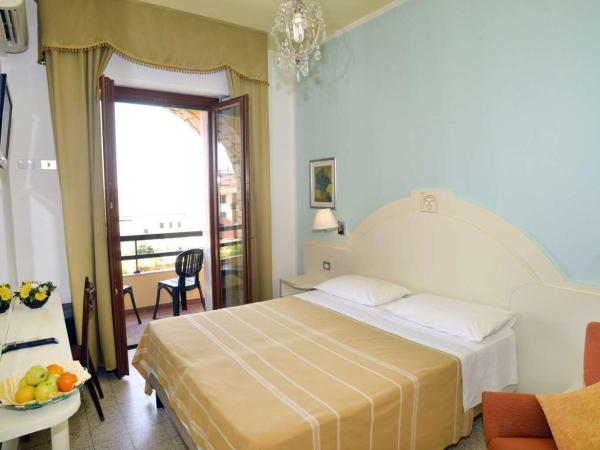 Hotel La Margherita & SPA : photo 1 de la chambre chambre double ou lits jumeaux avec balcon