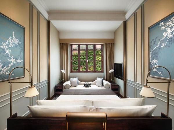 Capella Shanghai, Jian Ye Li : photo 3 de la chambre villa avec lit king-size shikumen