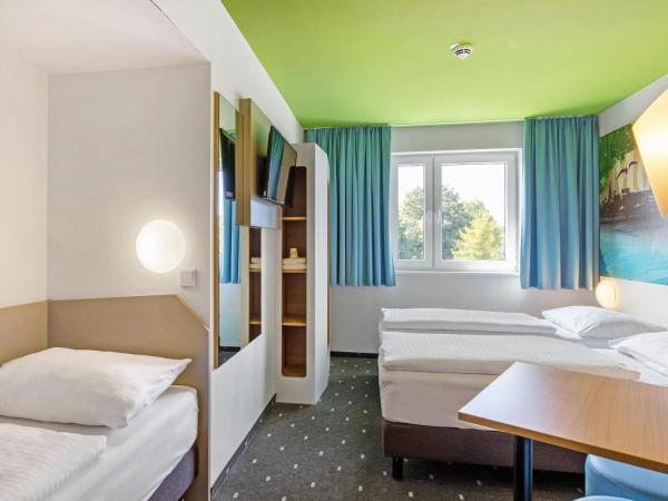 B&B Hotel Hamburg-Wandsbek : photo 3 de la chambre chambre triple