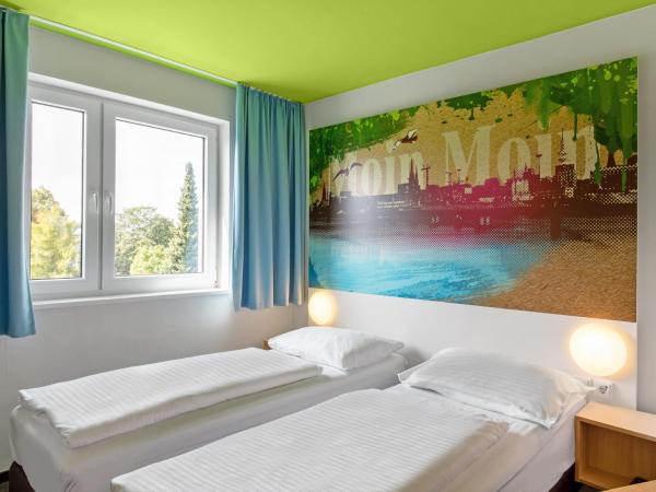 B&B Hotel Hamburg-Wandsbek : photo 4 de la chambre chambre triple