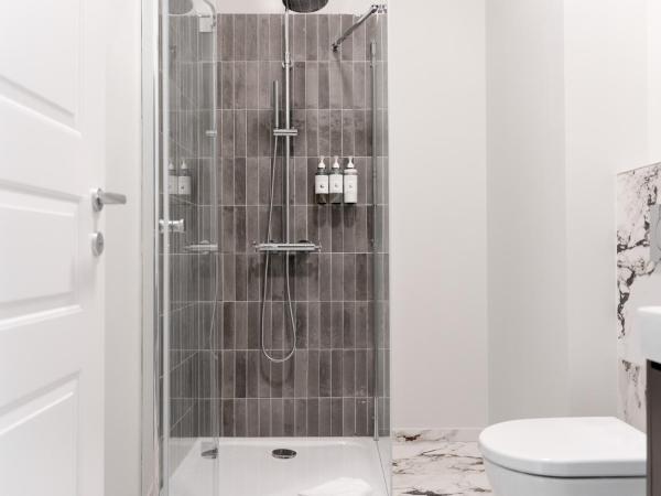 numa I Terra Apartments : photo 9 de la chambre large 1 bedroom apartment with terrace and sofa bed - no ac