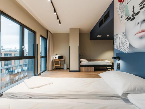 MEININGER Kraków Centrum : photo 1 de la chambre chambre triple