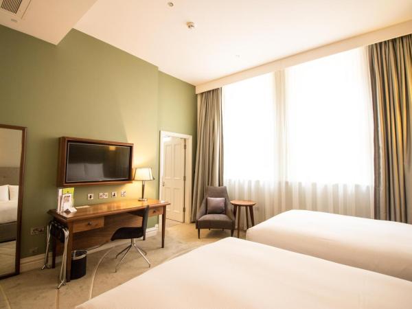 DoubleTree by Hilton Hotel & Spa Liverpool : photo 4 de la chambre chambre deluxe avec 2 lits queen-size