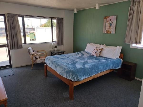 Gothic Heights Motel : photo 3 de la chambre studio lit queen-size