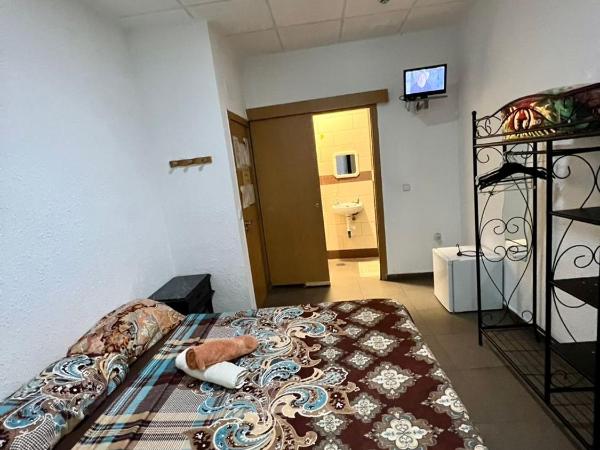 Hostal Milan : photo 3 de la chambre chambre double ou lits jumeaux avec salle de bains privative