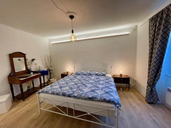 1912 - Blue Room - old town : photo 3 de la chambre chambre double