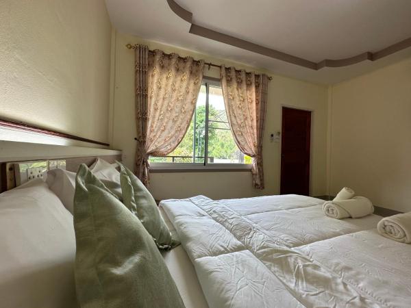 ชอว์ งาทอง รีสอร์ต Chor Ngar Thong Erawan Kanchanaburi : photo 3 de la chambre chambre lit king-size - vue sur jardin
