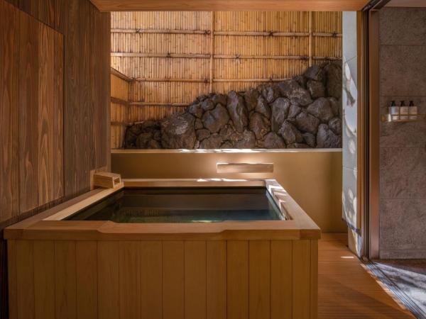 Suiran, a Luxury Collection Hotel, Kyoto : photo 3 de la chambre shirosumire chambre plus spacieuse avec 1 lit king-size - vue sur arashiyama