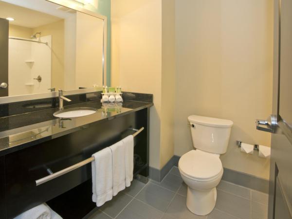 Holiday Inn Express & Suites Colorado Springs Central, an IHG Hotel : photo 2 de la chambre suite - adaptée aux personnes malentendantes - non-fumeurs