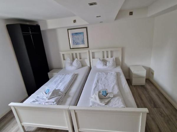 GZ Hostel Bonn : photo 6 de la chambre chambre double avec salle de bains commune - sous-sol