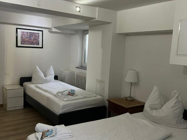 GZ Hostel Bonn : photo 7 de la chambre triple room with shared bathroom - basement