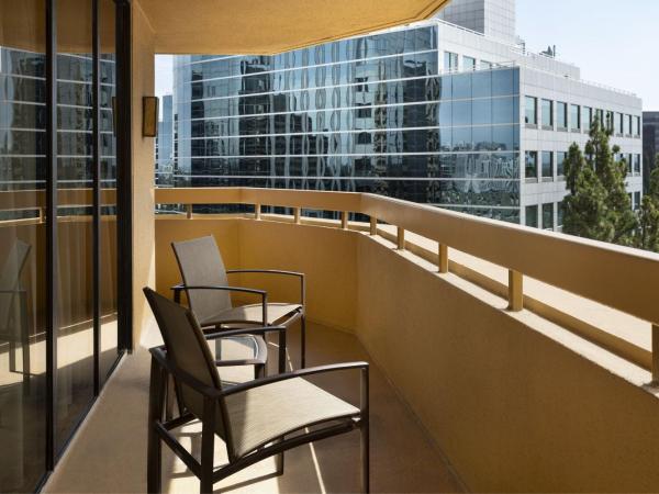 San Diego Marriott La Jolla : photo 5 de la chambre chambre lit king-size d'angle avec balcon