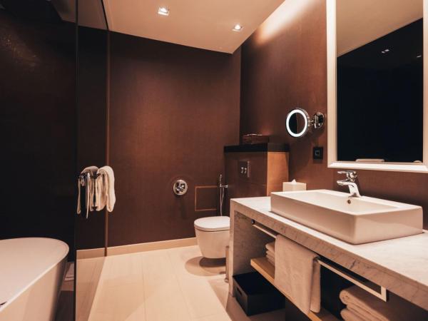 Crowne Plaza Geneva, an IHG Hotel : photo 2 de la chambre suite 1 chambre avec vue sur montagne