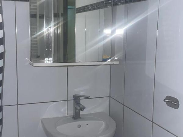 GZ Hostel Bonn : photo 2 de la chambre chambre simple avec salle de bains commune - sous-sol