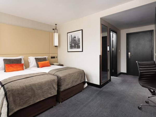 Montcalm Royal London House, London City : photo 1 de la chambre chambre lits jumeaux club