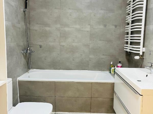 Near airport cybernetyki Inn : photo 4 de la chambre chambre double avec salle de bains commune