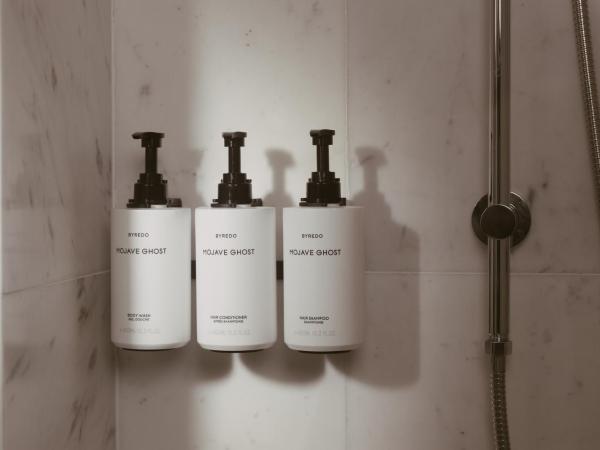 Conrad Hong Kong : photo 4 de la chambre chambre king de luxe avec vue sur le pic