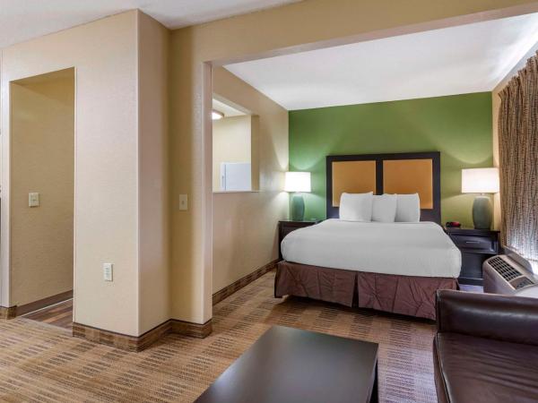 Extended Stay America Suites - San Antonio - Colonnade - Medical : photo 1 de la chambre studio de luxe avec 1 lit queen-size - non-fumeurs