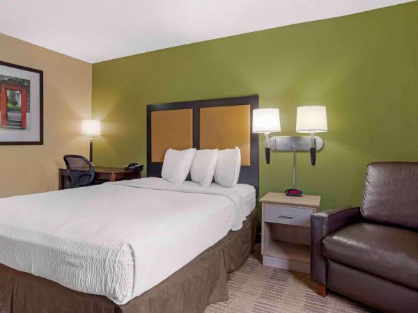 Extended Stay America Suites - Houston - Med Ctr - Greenway Plaza : photo 2 de la chambre studio avec 1 lit queen-size - accessible aux personnes à mobilité réduite - non-fumeurs