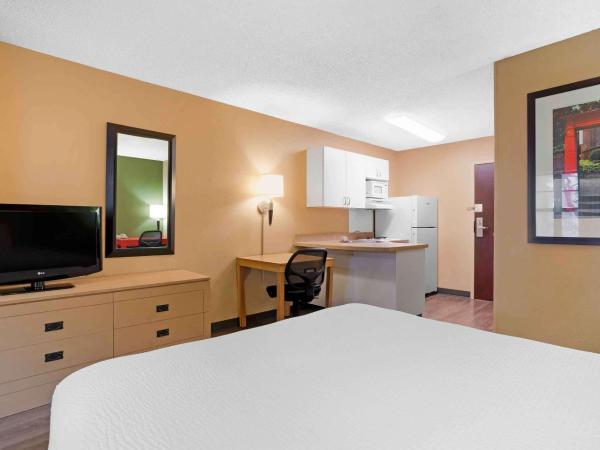 Extended Stay America Suites - Houston - Med Ctr - Greenway Plaza : photo 4 de la chambre studio avec 1 lit queen-size - accessible aux personnes à mobilité réduite - non-fumeurs