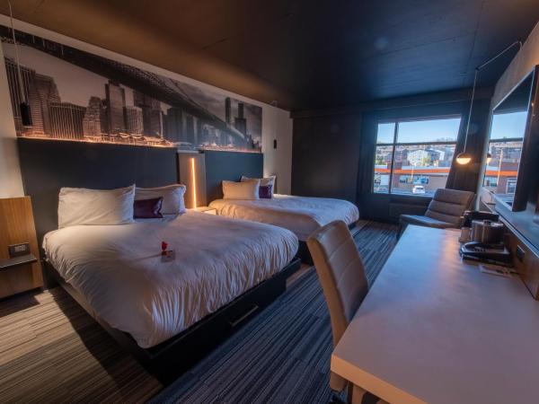Grand Times Hotel - Aeroport de Quebec : photo 2 de la chambre chambre supérieure avec 2 lits queen-size